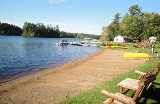 Sand Beach, Family Friendly with WIFI and Central A/C, On Lake Thompson