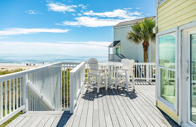 Sand `N Sea's Sunshine Beach - Dog Friendly, Gulf Views, Steps from Sand & Surf