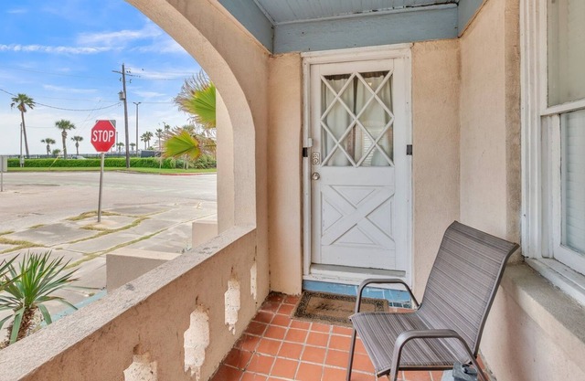 Sand of Time Cottage (2-Bedroom) - Pets Allowed by RedAwning