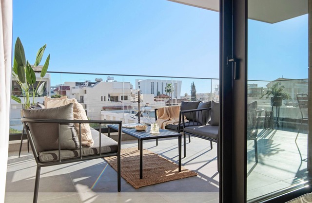 Sanders Crystal 1 - Nice 2-Bdr Apt w Shared Pool