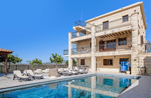 Sanders View - Dreamy 7-Bdr Villa with Pool