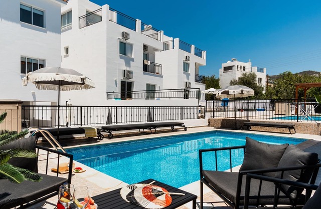 Sanders White Mountains - Ideal Villa with Pool