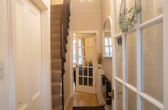 Sandgate 2-bed Apartment in Ayr Central Location