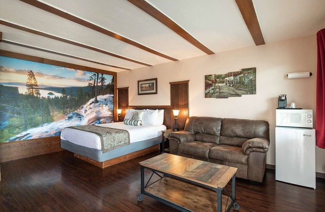 Sandpiper - Queen Studio Room at Wanderlust Inn, Pet Friendly