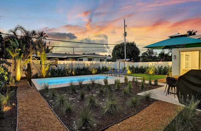 Sandy Shores Escape. Private Heated Pool