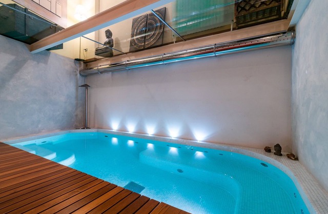 SANITIZED. Relax in fabulous Loft with indoor pool
