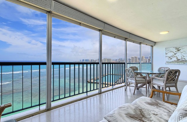 Sans Souci 1104 🏵 King Bedroom Beachfront 1 Bedroom 30+Nights