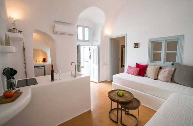 Santorini-treasures Lavender villa traditional