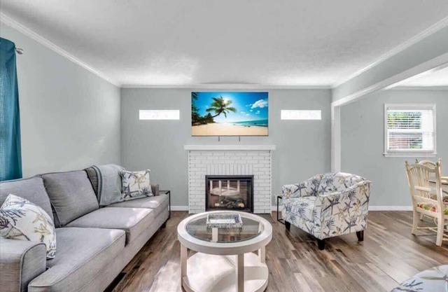 Sarasota Cottage w/Heated Salt Water Pool