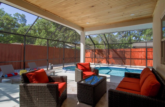 Sarasota modern house, saltwater pool, close to beaches and downtown!