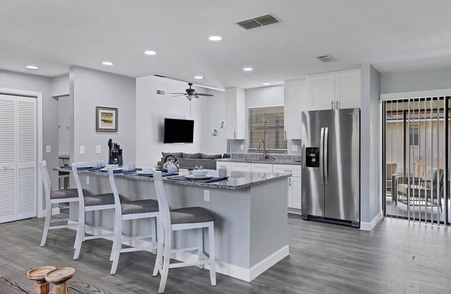 Sarasota Private 3 Bedroom Home Close to Beaches