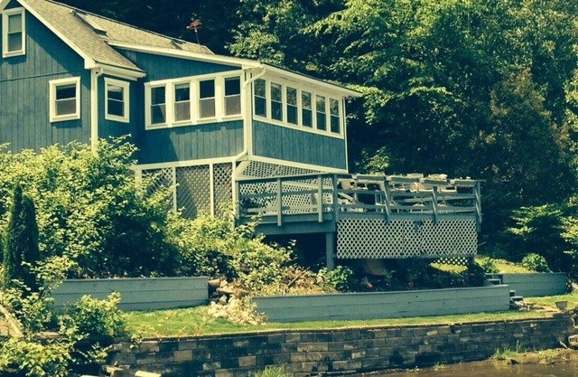 Saratoga Springs, Lakefront Cabin