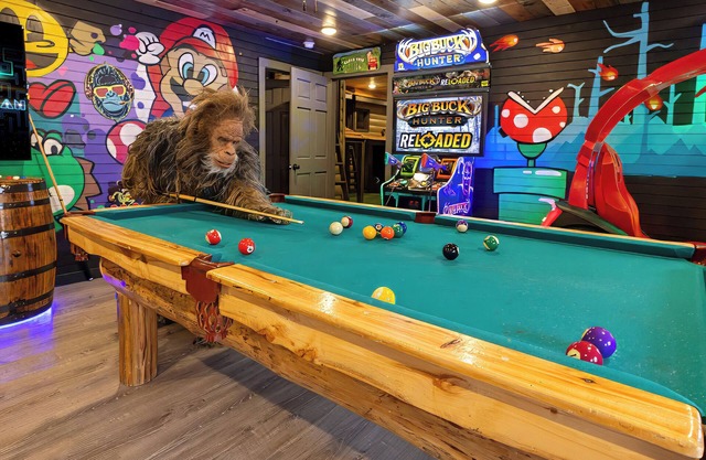 Sasquatch Encounter: Theater, Firepit, Arcade, Hot Tub, Close 2 Dollywood