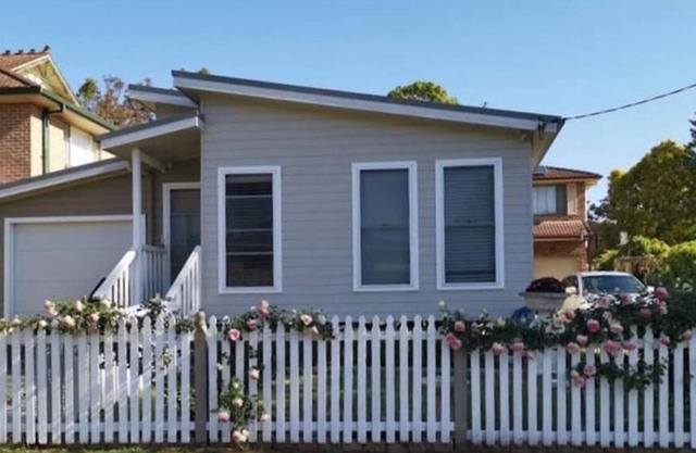 Saturday Cottage - 2 BR cosy house by Tuggerah Lake