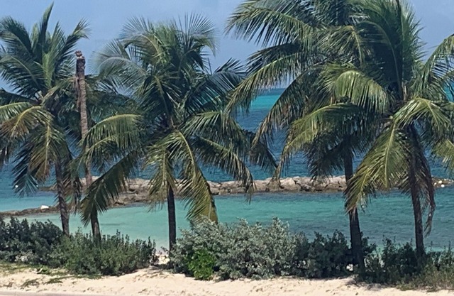 Saunders Beach Villa . All the amenities, includingpool, outdoor cabana, grills.