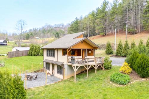 Sawyers Cabin with Hot Tub in Blue Ridge Mtns!