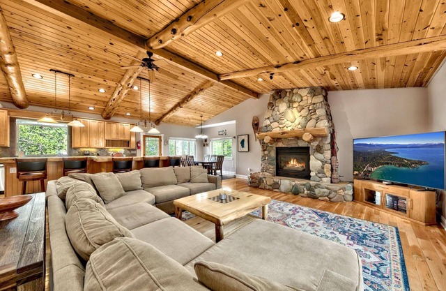 Saxon Creek Backyard Trail, Hot Tub, Pool Table, EV Plug, Forest Land