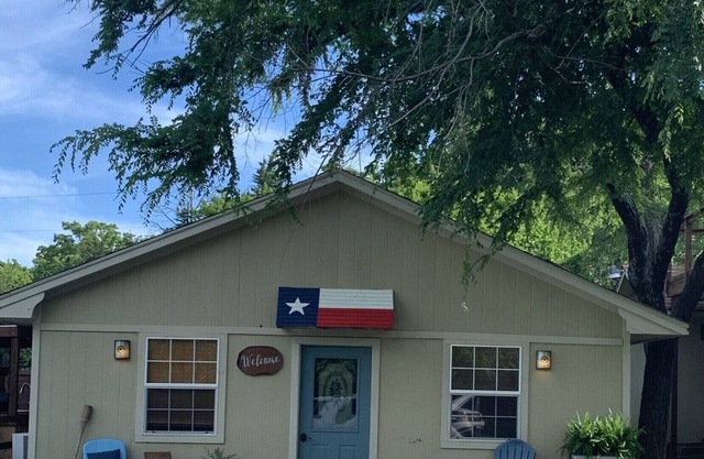 SAYKM Bungalow on Lake Texoma