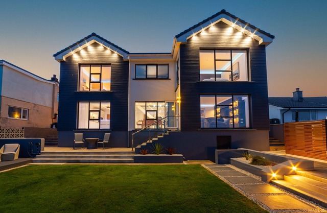 Scarlett View - a holiday cottage that sleeps 8 guests in 4 bedrooms