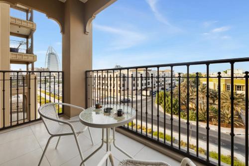 Scenic 1BR in Jadeel 3 Near Iconic Landmarks