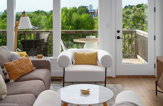 Scenic Cityscape Retreat - Stylish 2BR Townhome