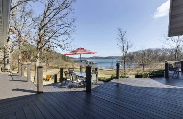 Scenic Cove Lake Front Lodge