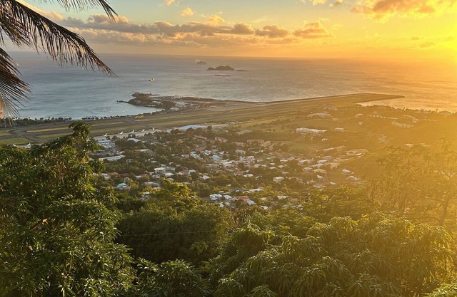 Scenic Island Escape w/Free SUV, Ocean Views, A/C – Sleeps 5