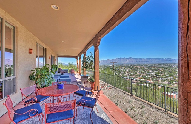 Scenic Luxury Villa w/Spa in Downtown Tucson!