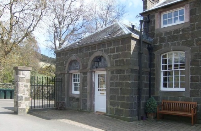 Scenic Rural Tranquility for 2 in central loaction. Pets Welcome