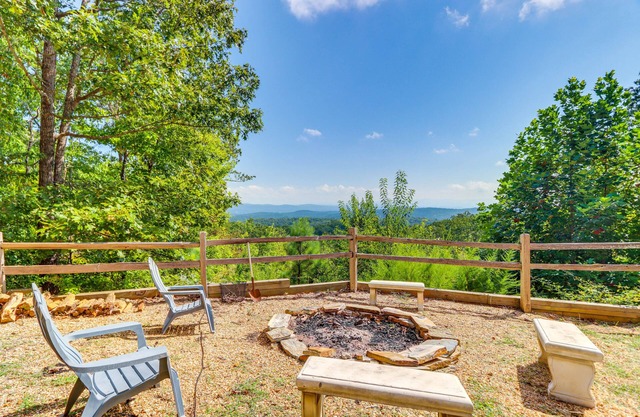 Scenic Talking Rock Creek Resort Home w/Hot Tub
