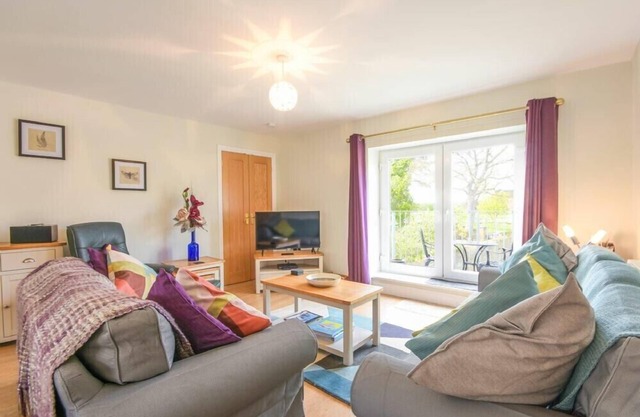 SCHOONER COURT NO1, pet friendly, country holiday cottage in Alnmouth
