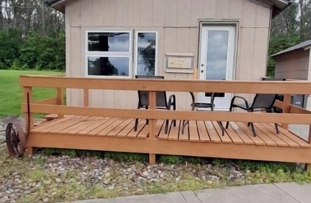 Schuster of Fox River Resort - Flathead Cabin