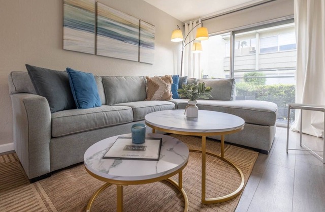 Scottsdale On 68th 2 Bedroom Condo by Redawning