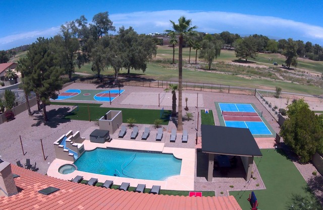 Scottsdalestays Multimillion Estate-Best Acre Yard/Location, Pool & Pickleball.