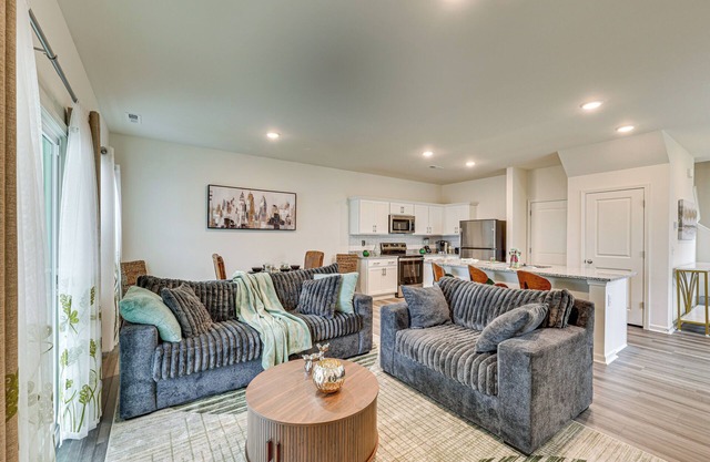 Screened Patio: Townhome 3 Mi to Dtwn Wilson!
