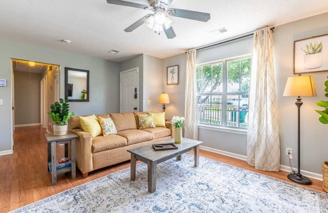 Screened Porch, Firepit, Patio! Peaceful in Pooler