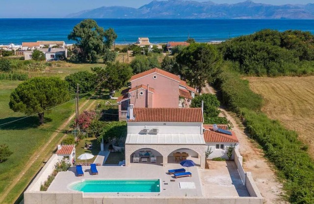 Sea Breeze Coastal House in Almyros Beach