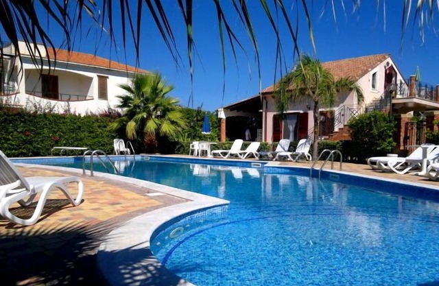 Sea front apartments with POOL, Terrace with SEA VIEW, WiFi, near Cefalu Palermo