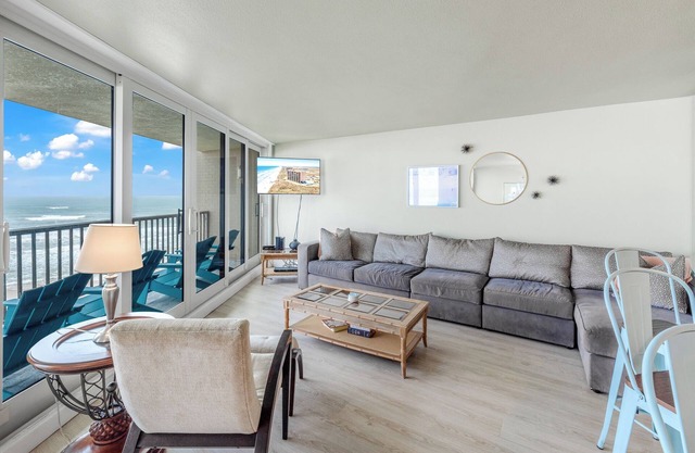 Sea Gull #604L: Beachfront 1 Bedroom 1 Bathroom With Spectacular Views and 24 Hour Management