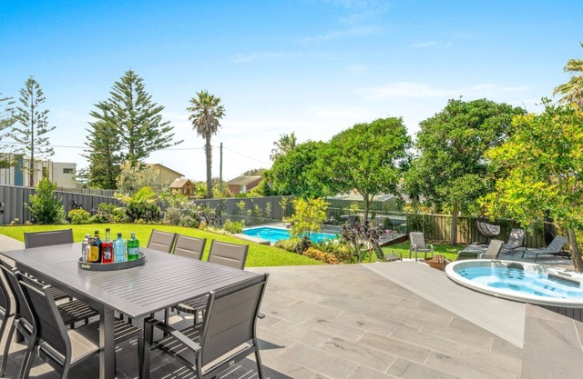 Sea La Vie - Pet Friendly with Fireplace and Swimming Pool & Spa