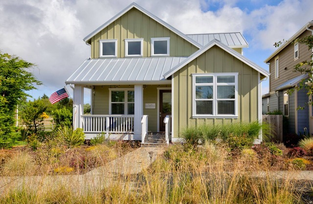 Sea of Tranquility beach house at Oyhut Bay