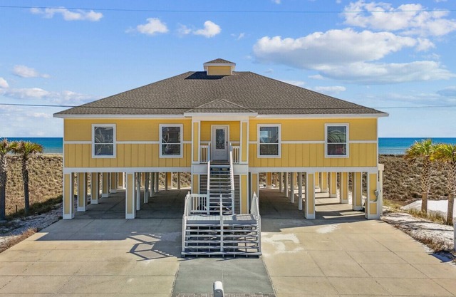 Sea Salt Cottage: Amazing home located on the Gulf of Mexico. Sleeps 13 comfortably!