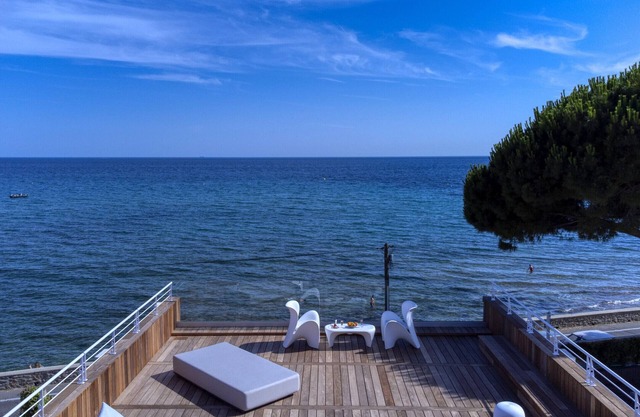 Sea sand house. Villa-gallery. Seaside, air con.
