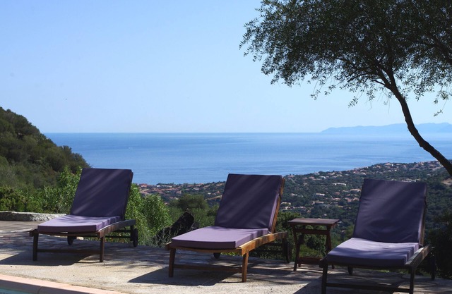 SEA VIEW, CORSICA CAP AND MOUNTAIN 😊 PRIVATE SWIMMING POOL, IN PEACE - CLOSE TO ÎLE-ROUSSE