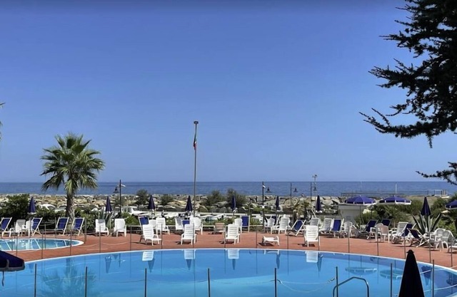 Sea view apartment with pool and terrace | Ap05