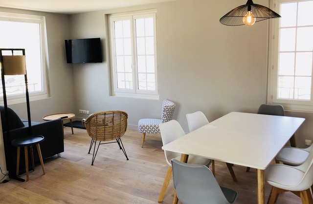 Sea view apartment renovated