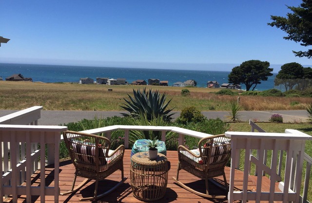 Sea View at Shelter Cove! Ocean View! Game Room! Fireplace! Walk everywhere!