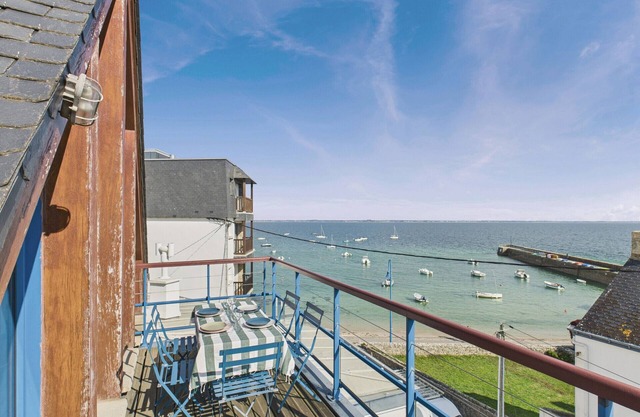 Sea view - House for 7 with balcony