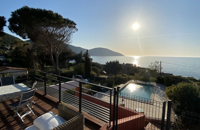 Sea view villa 100m from the beach, private pool, near Ajaccio