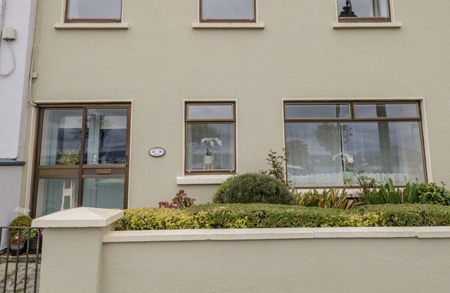 SEA WATCH HOUSE, pet friendly in Roundstone, County Galway